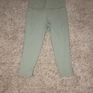Athleta Salutation Stash Pocket II Capri